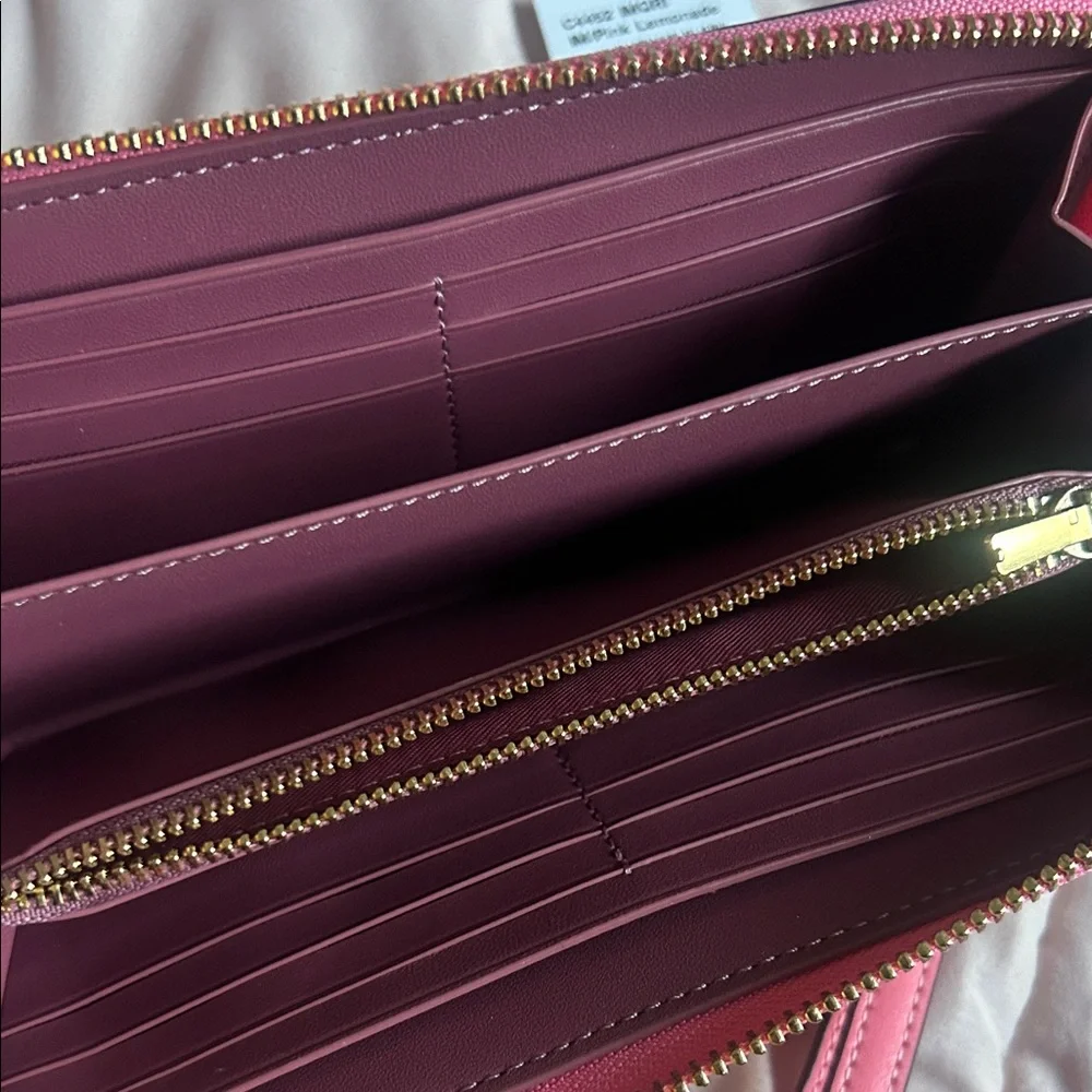 Coach Signature‎ Pink Wristlet